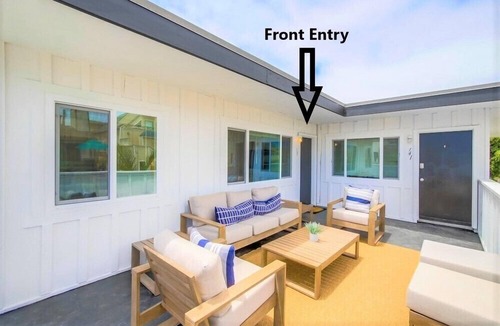 South Mission Beach Condo | Steps to Ocean + Bright Top Level Unit + Sun Deck