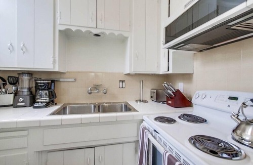 South Mission Beach Apartment | Steps to Ocean * Entire Ground Level * Exclusive Patio