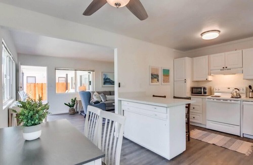 South Mission Beach Apartment | Steps to Ocean * Entire Ground Level * Exclusive Patio