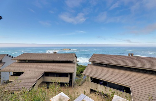 Otter Rock Apartment | Steps to Otter Crest Beach: Studio w/Resort Perks
