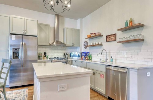 Tobin Hill Condo | Steps to Pearl - Two Townhomes - Sleeps 22