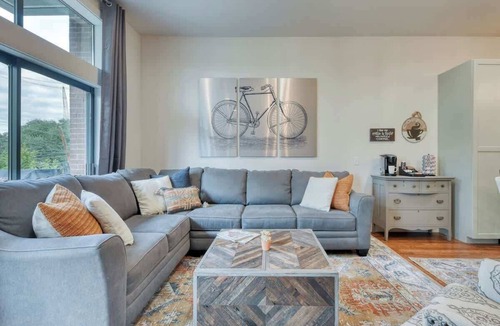 Tobin Hill Condo | Steps to Pearl - Two Townhomes - Sleeps 22