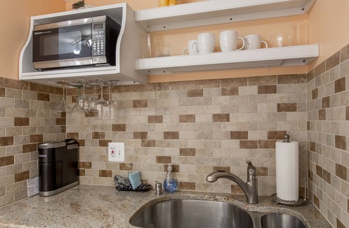 Southern Coast Apartment | Steps to Perkins Cove, Ogunquit, ME