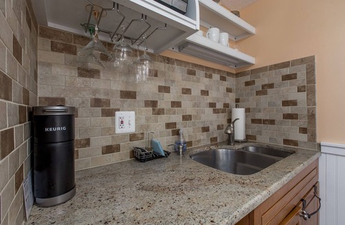 Southern Coast Apartment | Steps to Perkins Cove, Ogunquit, ME