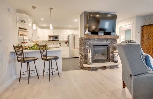 Leamington House | Steps to Point Pelee | Waterfront 3BR w/Fire Pit