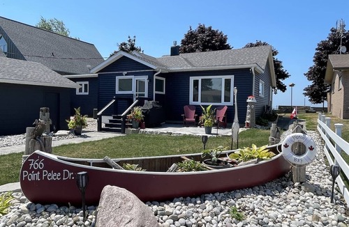 Leamington House | Steps to Point Pelee | Waterfront 3BR w/Fire Pit