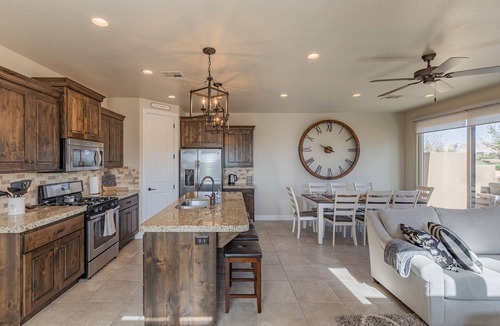 St. George Villa | Steps to Pool - 3BR Sleeps 10 on 18th w/Fire Pit