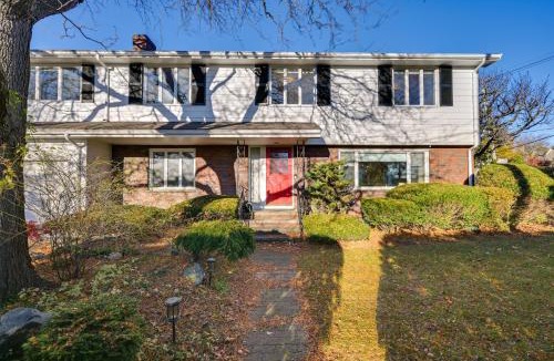 Marblehead House | Steps to Preston Beach! Family Home w/Backyard