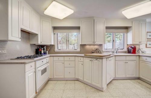 Marblehead House | Steps to Preston Beach! Family Home w/Backyard