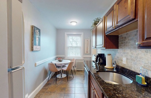 Commonwealth Apartment | Steps to public transport, Boston Coll, Roof Deck