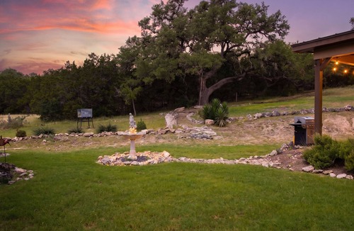 Spring Branch House | Steps to Remi's Ridge & Hayes Hollow Century Oak Casita - Near Canyon Lake