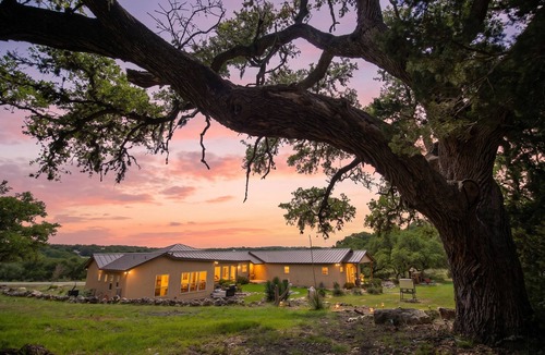 Spring Branch House | Steps to Remi's Ridge & Hayes Hollow Century Oak Casita - Near Canyon Lake