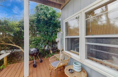 Surf City Apartment | Steps to Sandy Shore! Couples Retreat in Surf City