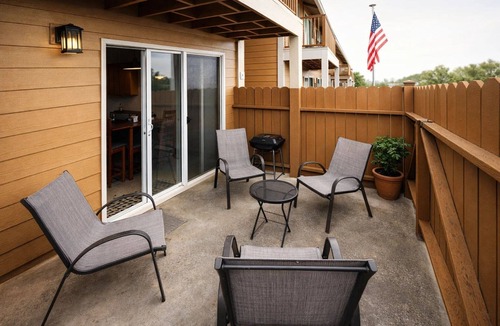 Seaside Condo | Steps to Seaside Beach | 3BR Condo w/Full Kitchen