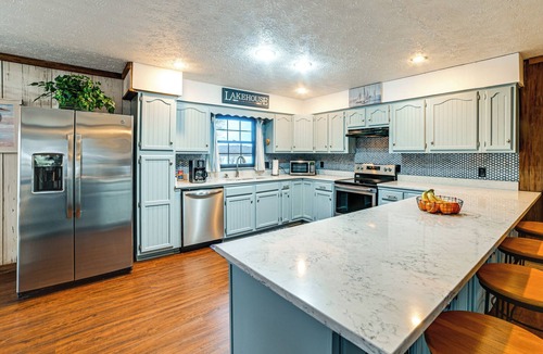 Hardin House | Steps to Shore: Group Getaway on Kentucky Lake!