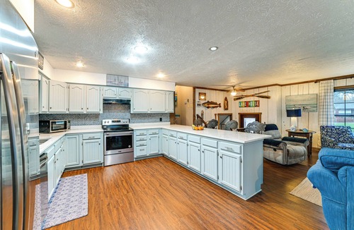 Hardin House | Steps to Shore: Group Getaway on Kentucky Lake!