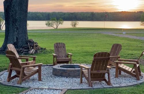 Hardin House | Steps to Shore: Group Getaway on Kentucky Lake!