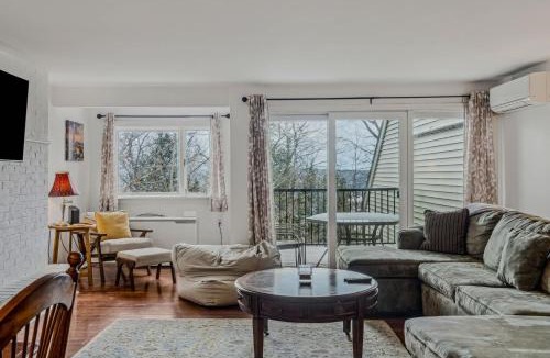 West Hartford House | Steps to Ski Trail Fireplace - Kingswood 1B
