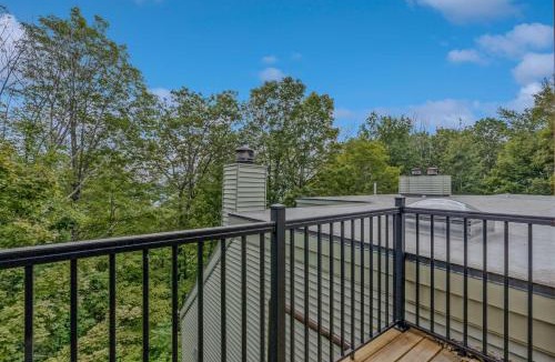 West Hartford House | Steps to Ski Trail Fireplace - Kingswood 1B