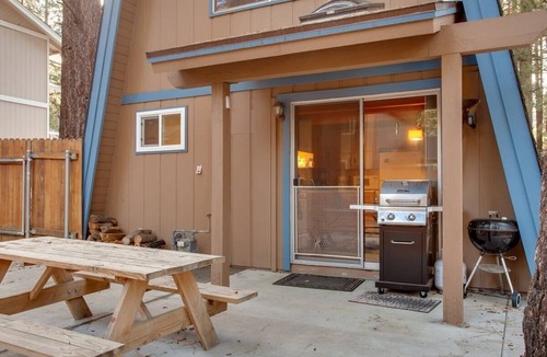 Summit Estates House | Steps to Snow Summit.Fireplace. Fenced yard.BBQ