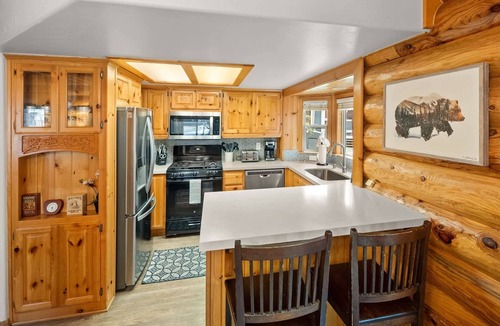 Summit Estates House | Steps to Snow Summit. Relaxing Spa, Pool Table.