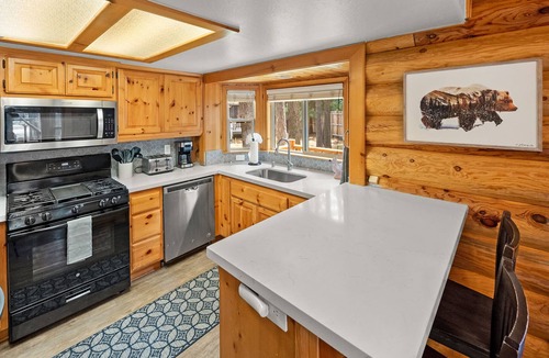 Summit Estates House | Steps to Snow Summit. Relaxing Spa, Pool Table.