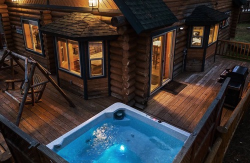 Summit Estates House | Steps to Snow Summit. Relaxing Spa, Pool Table.