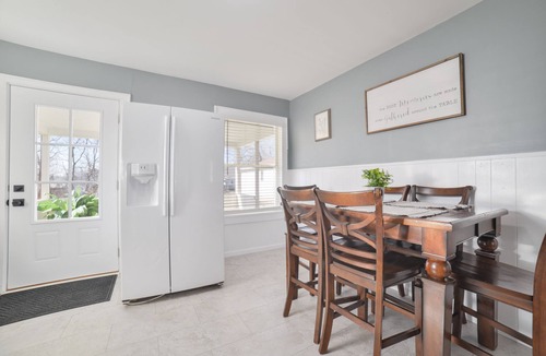 Cape Girardeau House | Steps to Southeast Hospital - Fast Wifi - King Bed