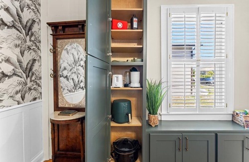 Tarpon Springs House | Steps to Sponge Docks - Compound + Guest House