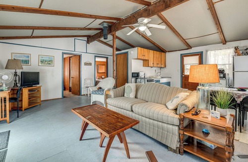 St. Albans House | Steps to St Albans Bay! Basecamp w/Grill