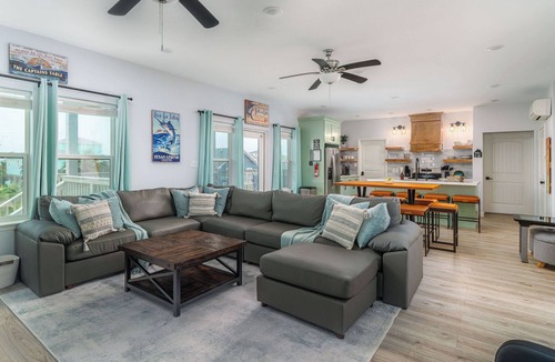 Surfside Beach House | Steps to Surfside Beach | Games, Views & Pets