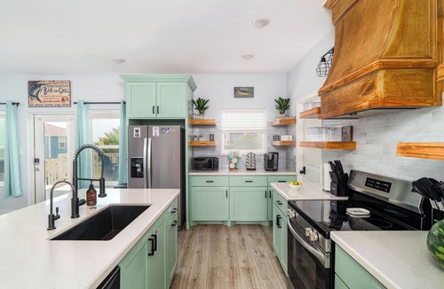 Surfside Beach House | Steps to Surfside Beach | Games, Views & Pets