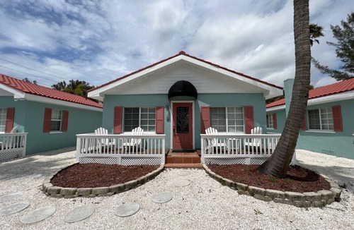 Sunset Beach House | Steps to the beach bungalow #11