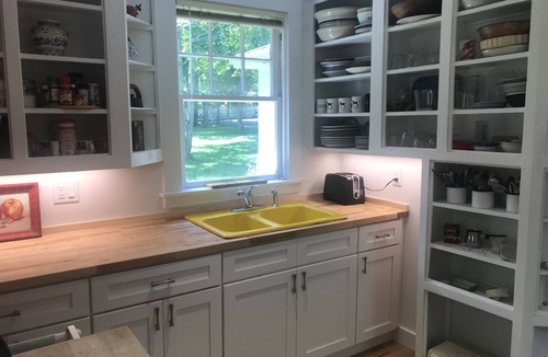 Tisbury Cottage | Steps to the beach - Vineyard Summer home