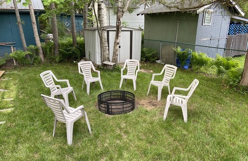 Wasaga Beach Cottage | Steps to the Beach & Minutes to the Mountains!