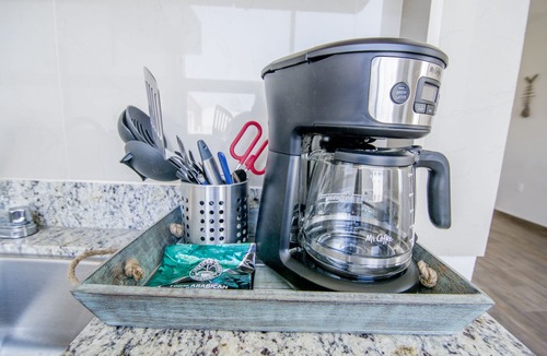 Costa Apartment | Steps to the beach/ocean view + AC/HEAT