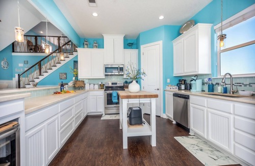 Surfside Beach House | Steps to the Beach+Pool Table+2 King Beds+Sleeps 12+ Backyard