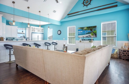 Surfside Beach House | Steps to the Beach+Pool Table+2 King Beds+Sleeps 12+ Backyard