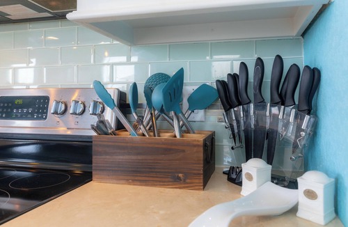 Surfside Beach House | Steps to the Beach+Pool Table+2 King Beds+Sleeps 12+ Backyard