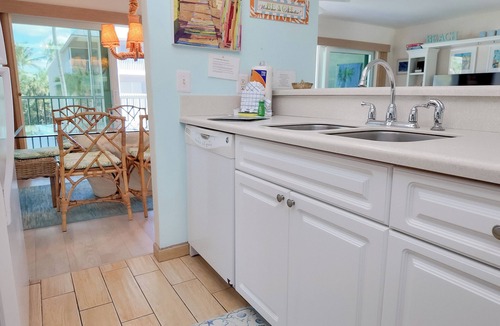 Sanibel Condo | Steps To The Beach