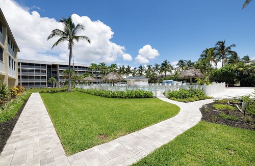 Sanibel Condo | Steps To The Beach