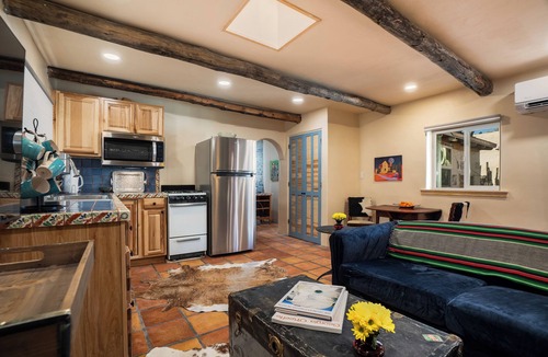 South Capitol Cottage | Steps to the Historic Santa Fe Plaza