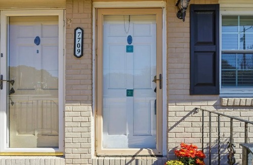 Northeast Virginia Beach Cottage | Steps to the Ocean! Family and Dog Friendly North End Cottage w/Rsrv Parking