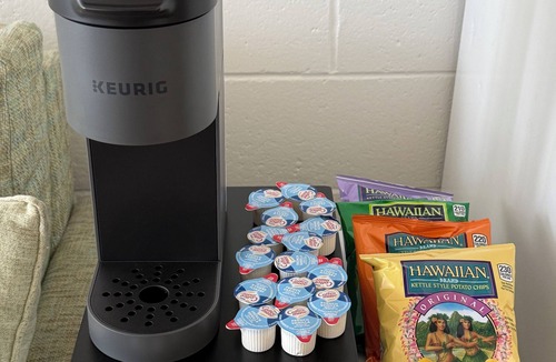 Punaluu Apartment | Steps to the ocean: Beachfront King Bed WiFi + Parking