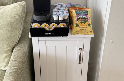 Punaluu Apartment | Steps to the ocean: Beachfront King Bed WiFi + Parking