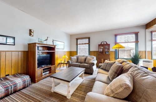 Seaside House | Steps to the Prom Cottage