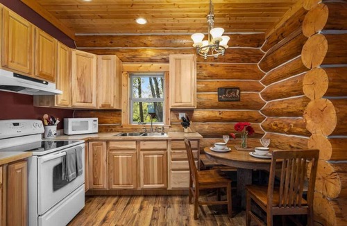 Whitefish House | Steps to the River! River Edge Cabin