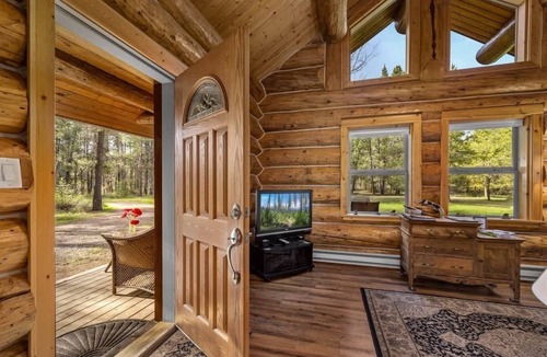 Whitefish House | Steps to the River! River Edge Cabin