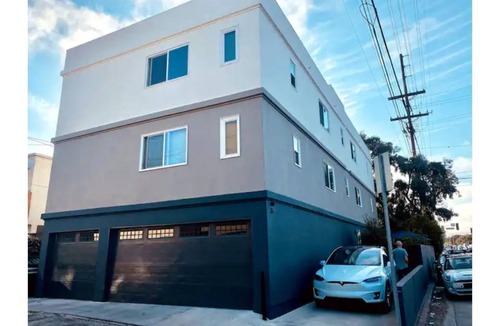 Marina Peninsula Apartment | Steps to the Sand! Venice Beach Apartment