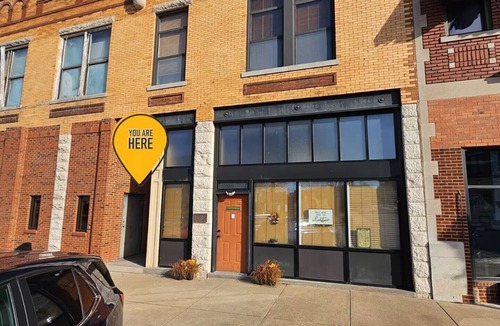 Neosho Apartment | Steps to the Square! Walk to Coffee, Dining, & Big Spring Park